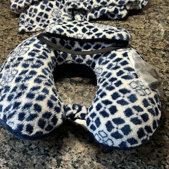 Travel at ease set - Picture 2 of 6